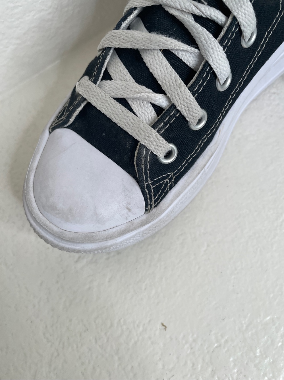 Converse High Top Platform Sneakers - Black & White Chuck Taylor kids size 2 - Picture 4 of 8
